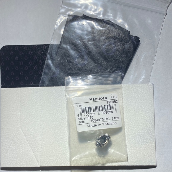 🎄 🎅 Santa - Pandora - NWOT - retired SOLD OUT - Picture 8 of 8